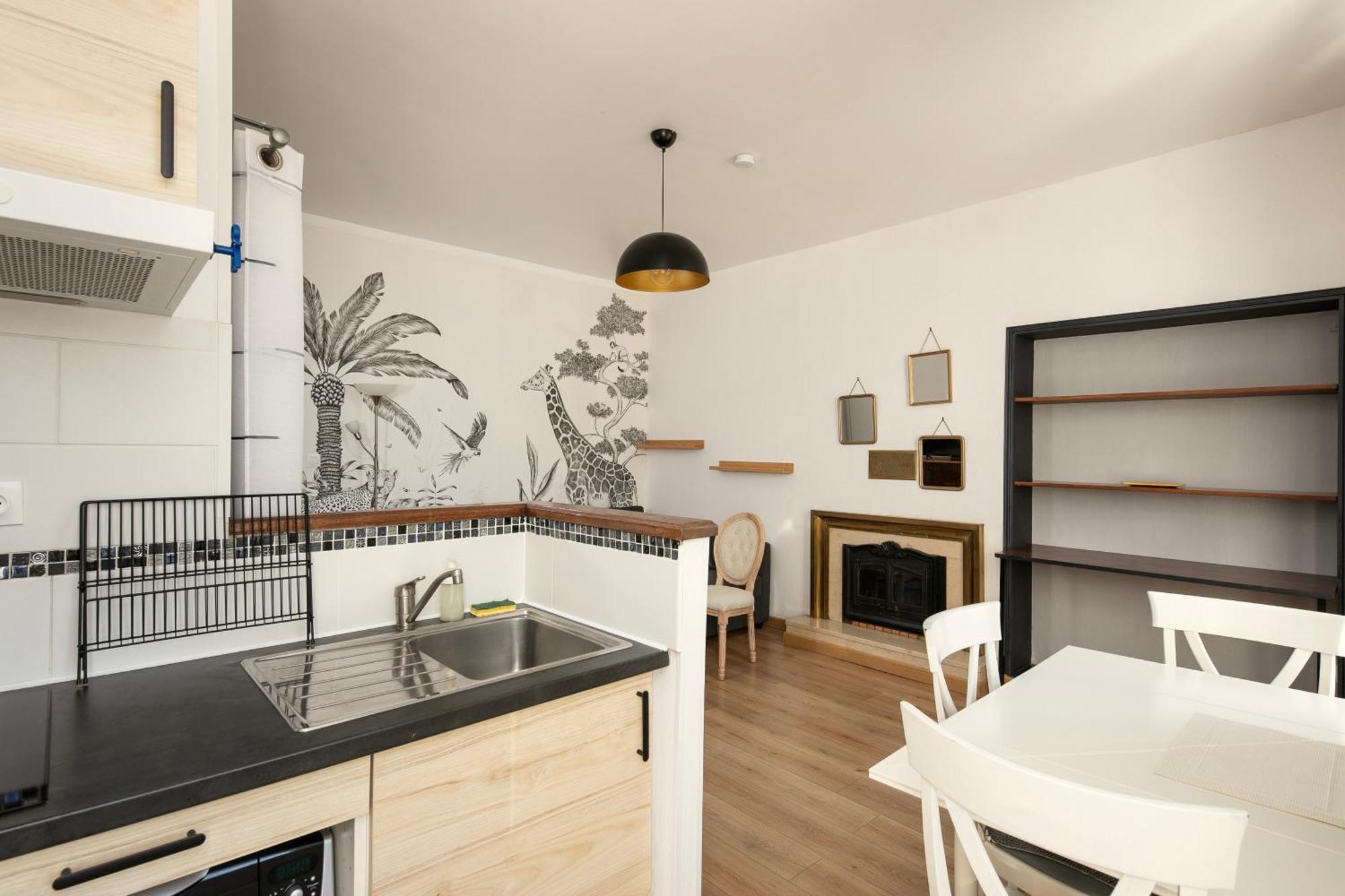 Joli Juste Renove Vue Sur L'eglise Apartment